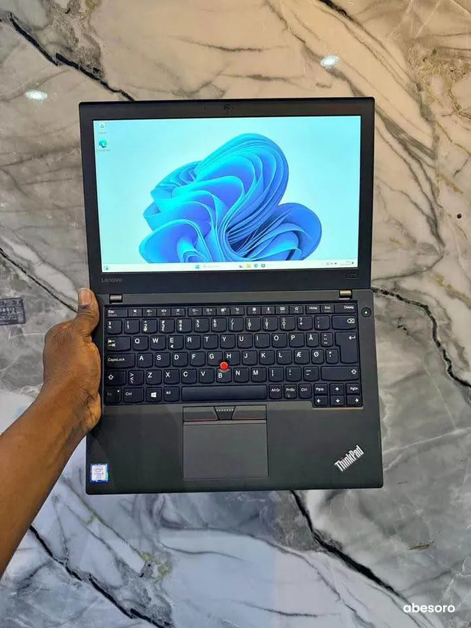 Lenovo ThinkPad X270 (image 1)
