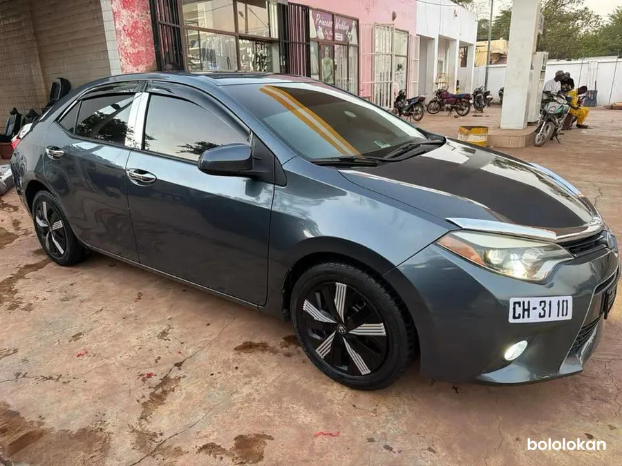 TOYOTA COROLLA LE ANNÉE 2015 (image 3)
