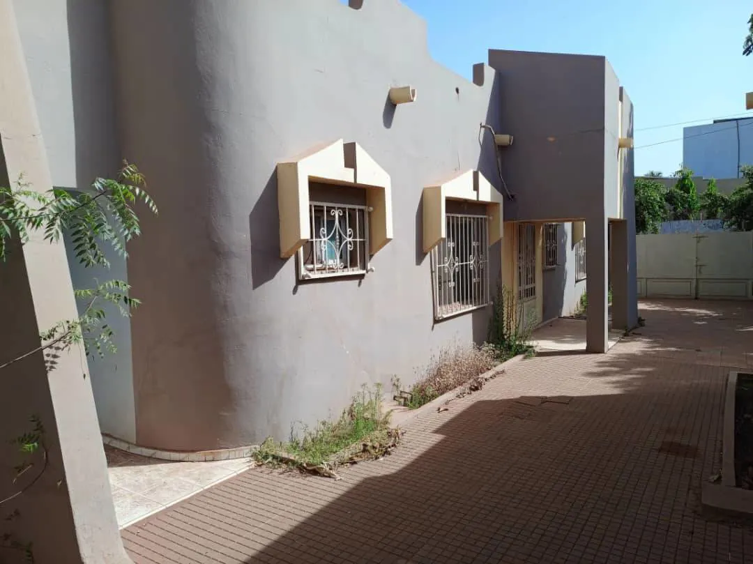 Villa pour bureaux ou habitation à louer à Faso kanu (image 1)