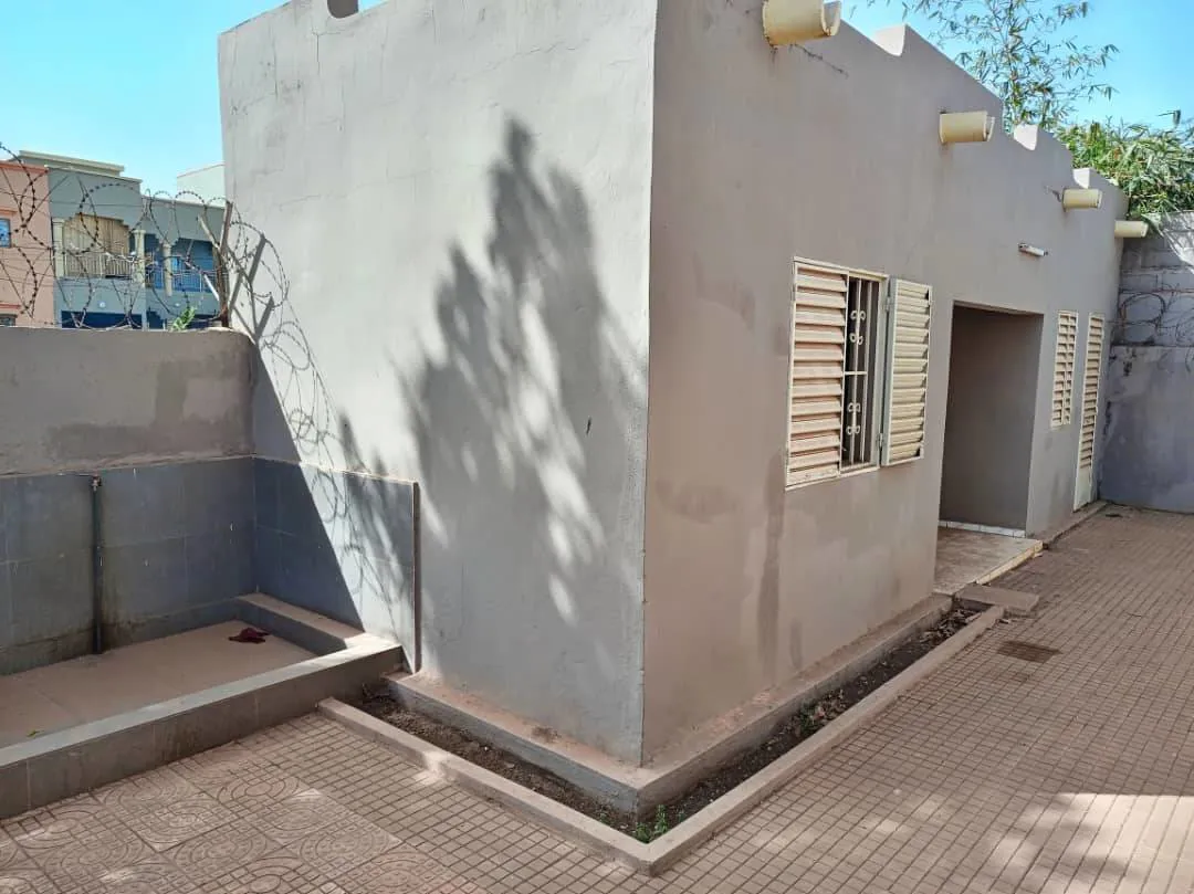 Villa pour bureaux ou habitation à louer à Faso kanu (image 3)