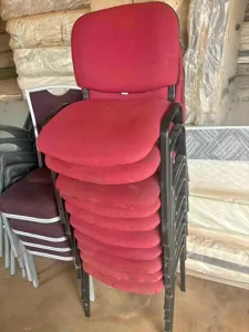 Chaise Casse Disponible