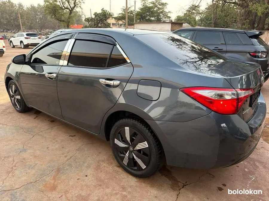 TOYOTA COROLLA LE ANNÉE 2015 (image 4)
