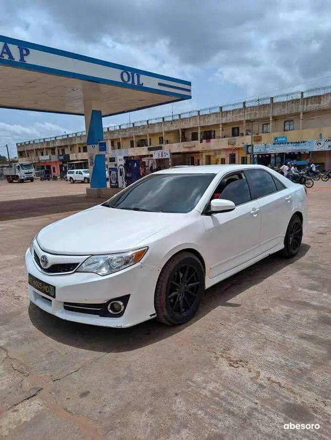 Toyota Camry 2013 (image 1)