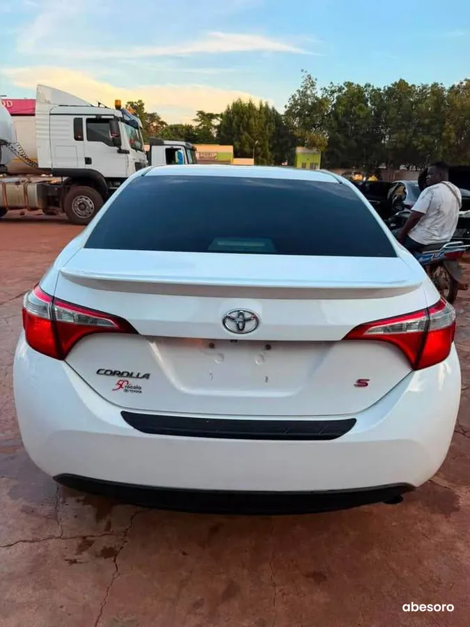 TOYOTA COROLLA S ANNÉE 2015 (image 8)