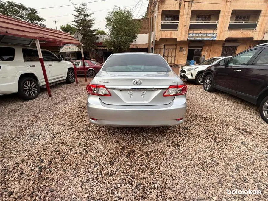 Toyota Corolla LE année 2012 (image 9)