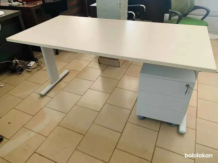 Bureau moderne + Caisson a tiroirs (image 2)