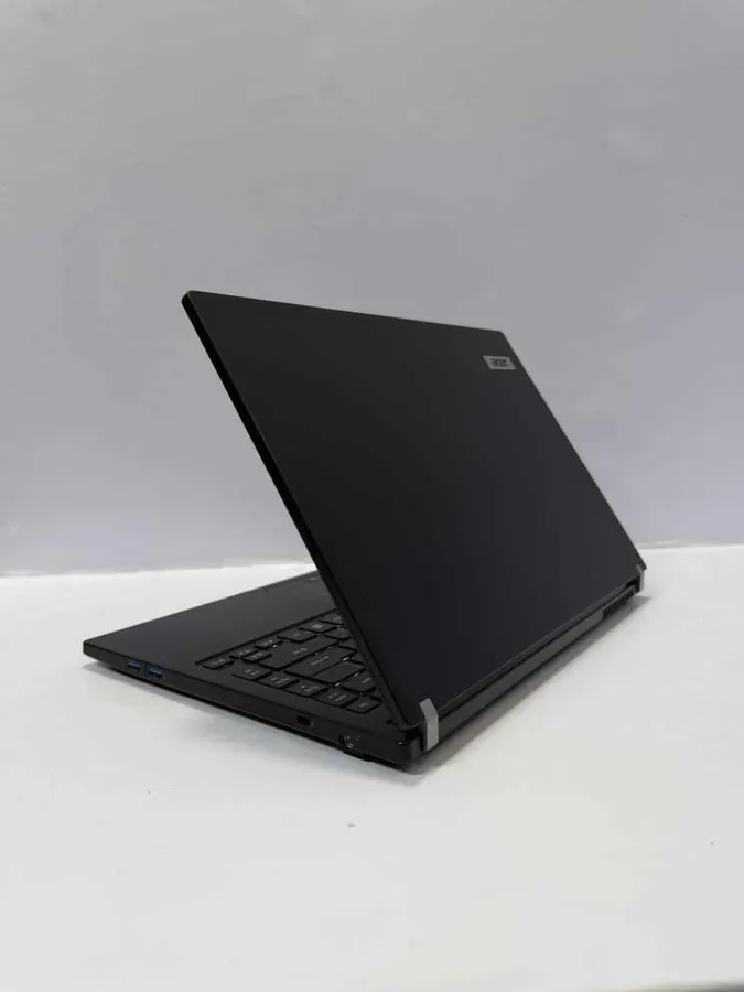 Acer travelMate P648 (image 2)