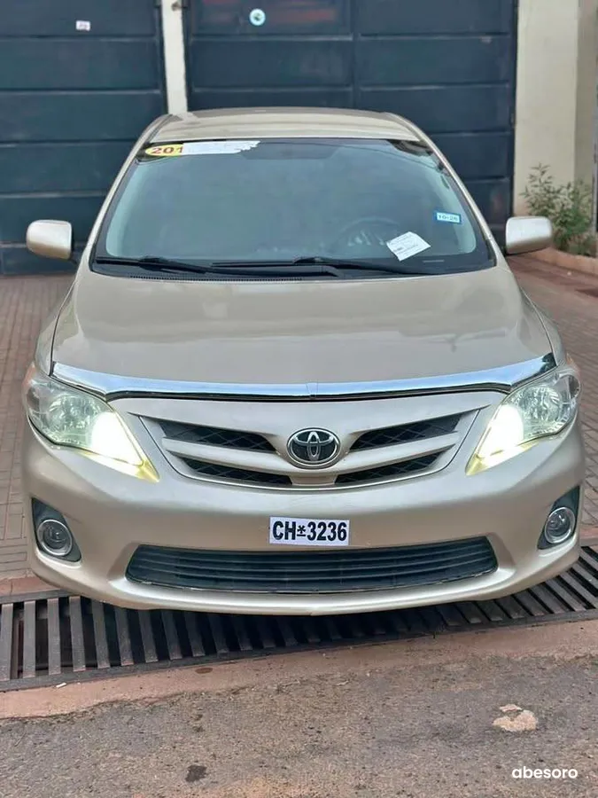 Toyota Corolla LE 2012 (image 1)