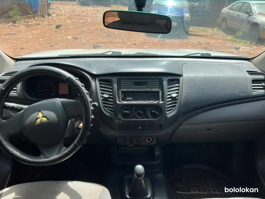 Mitsubishi L200 Année 2016 (image 3)
