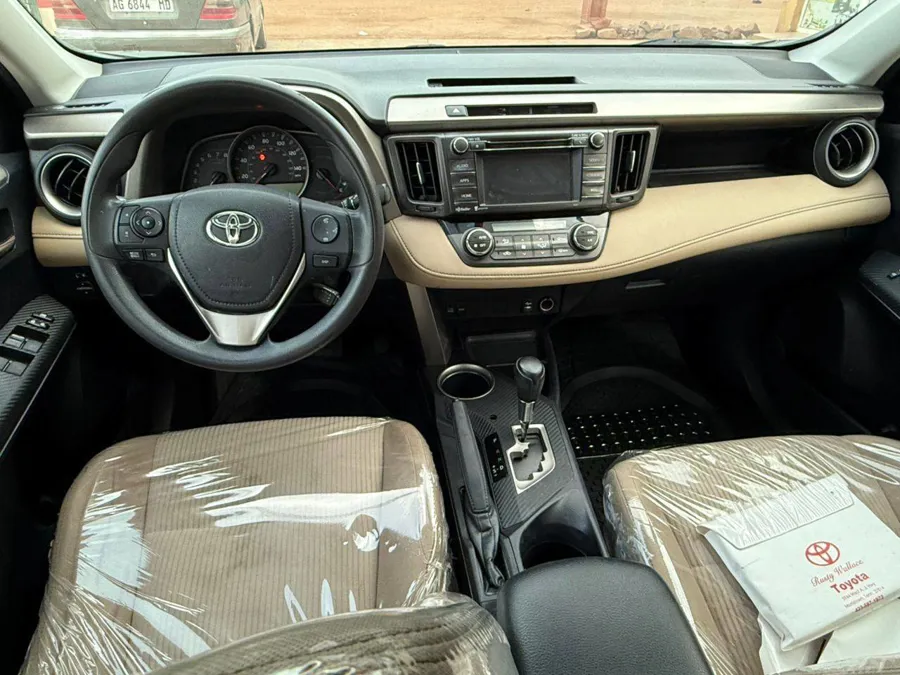 Toyota RAV4 XLE année 2014 à vendre (image 4)
