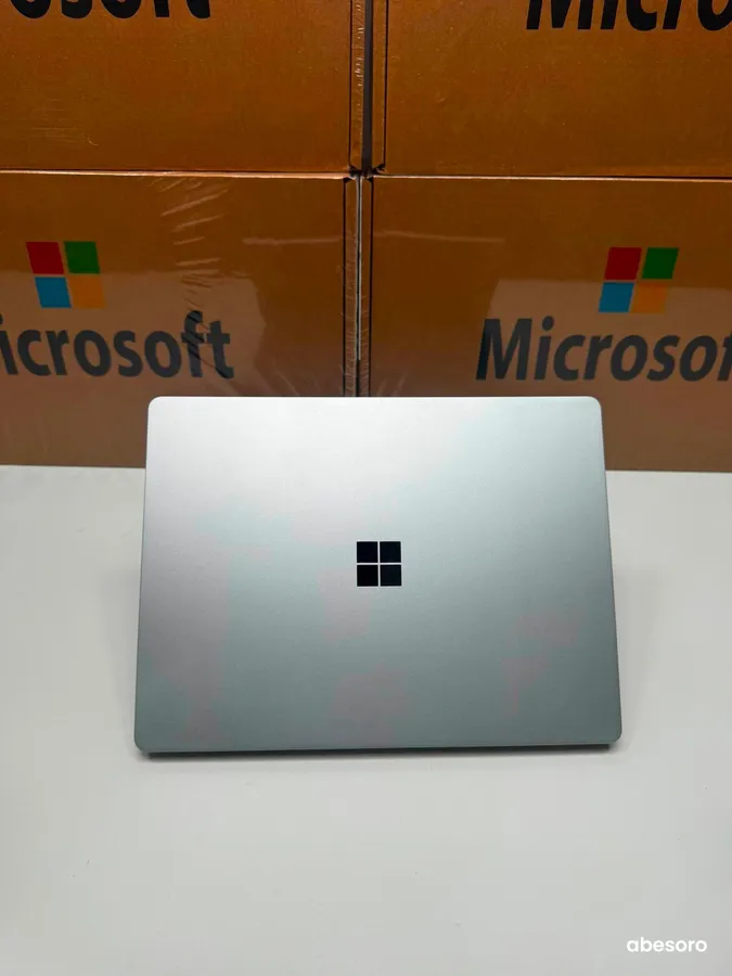 Microsoft Surface Laptop Go (image 1)