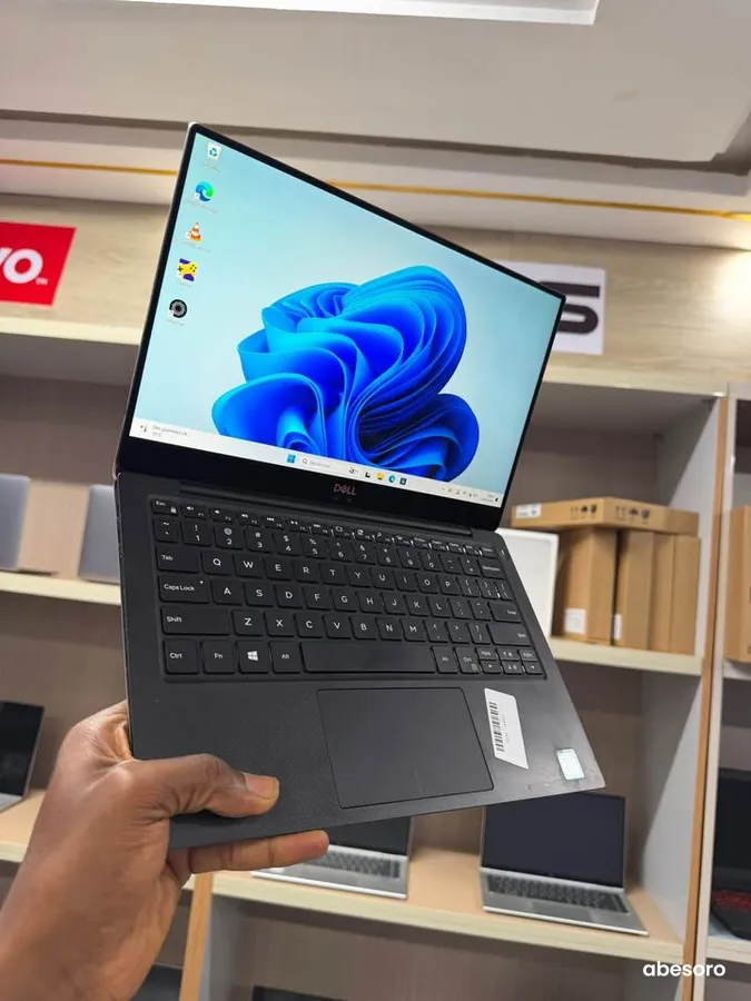 DELL XPS 13 9370 (image 3)
