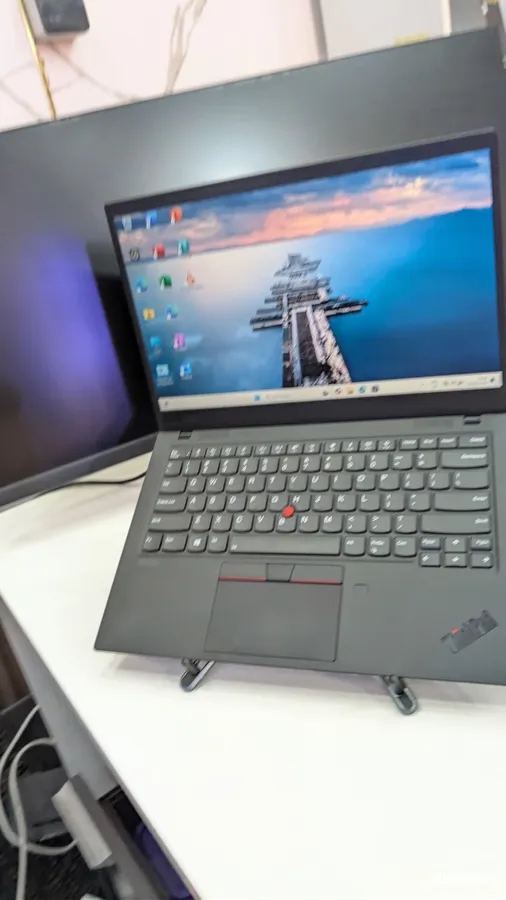 Lenovo ThinkPad X1 Carbon Gen 7 (image 2)