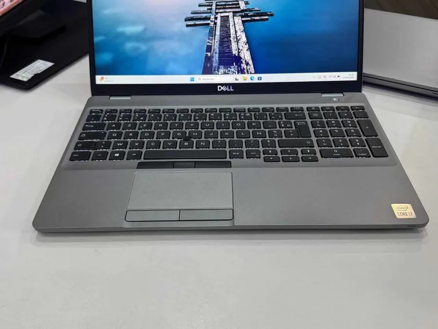 Dell Precision 3551 (image 5)