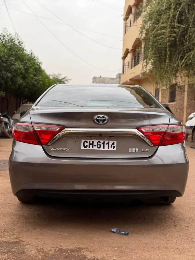 Toyota Camry LE Hybride 2016 (image 2)