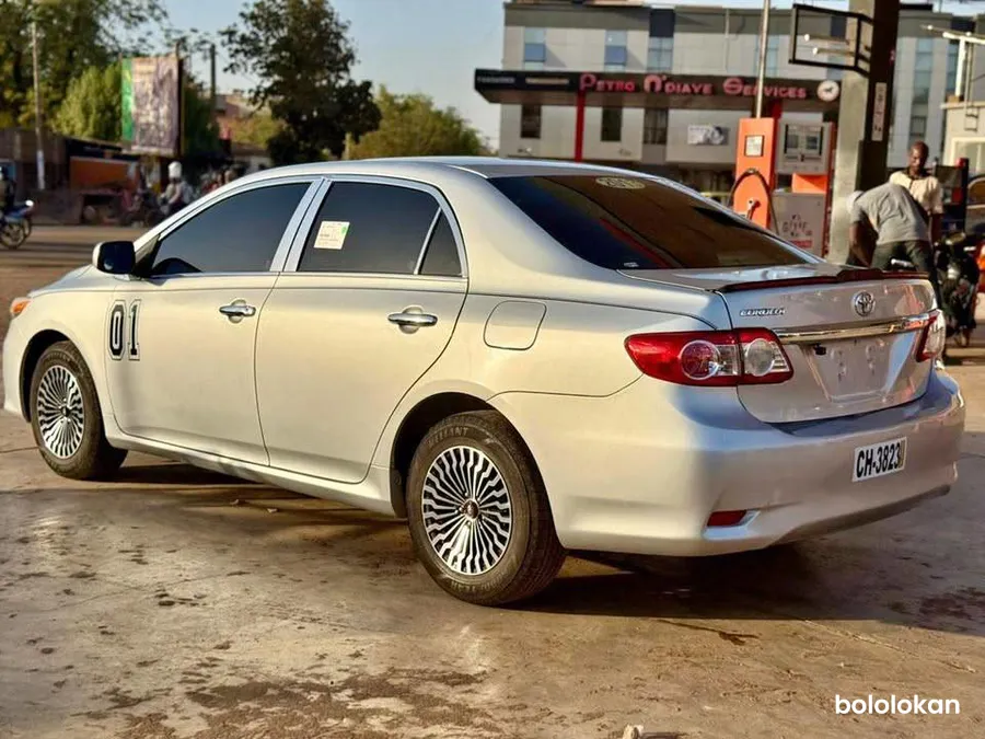 Toyota Corolla LE 2013 (image 1)