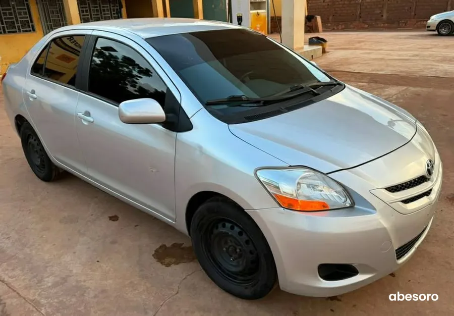 TOYOTA YARIS BERLINE 2009 (image 2)