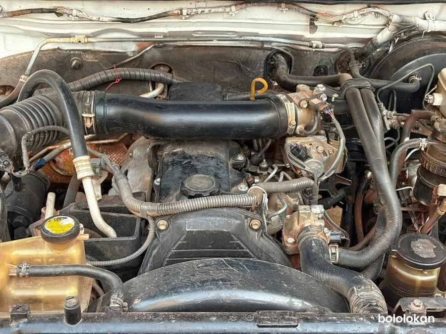 TOYOTA HILUX ANNÉE 2012 (image 6)