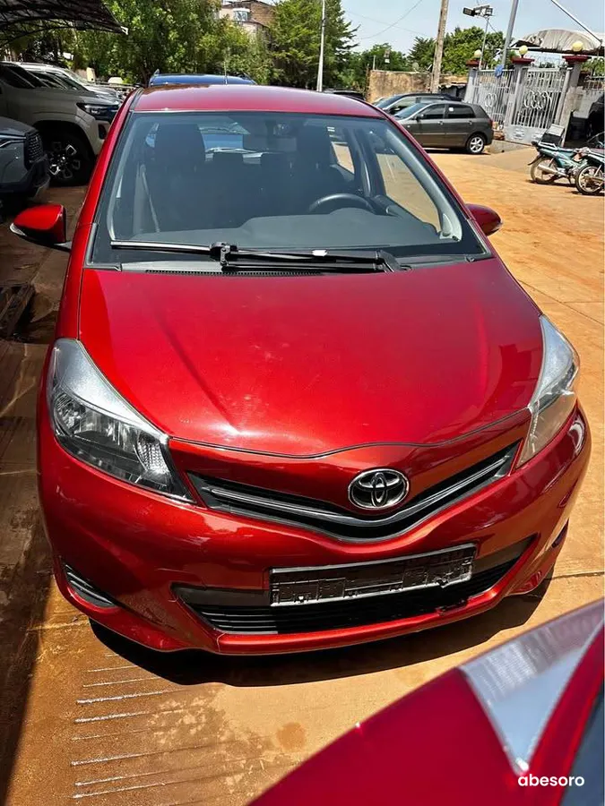 Toyota Yaris Break 2012 (image 1)