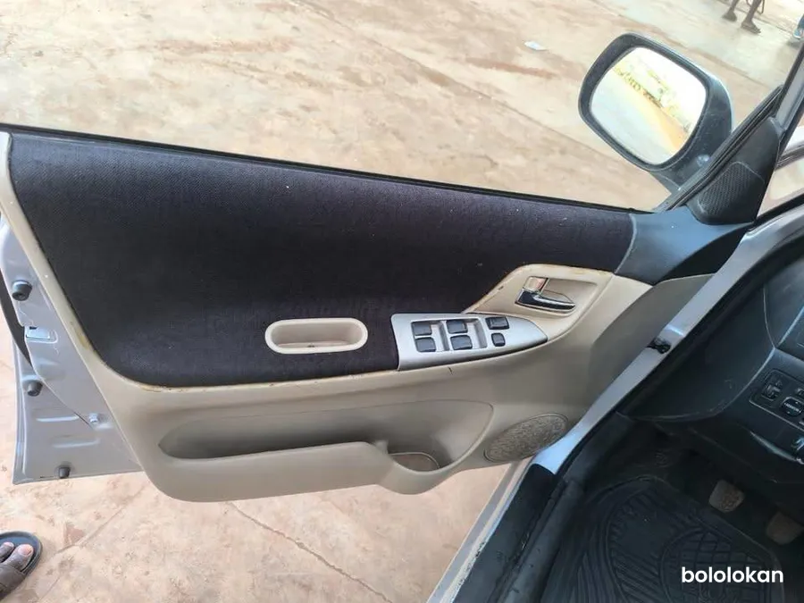 Toyota corolla verso 2005 (image 10)