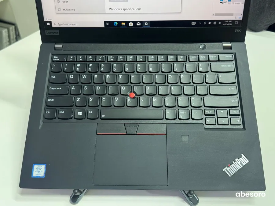 Lenovo ThinkPad T490 (image 2)