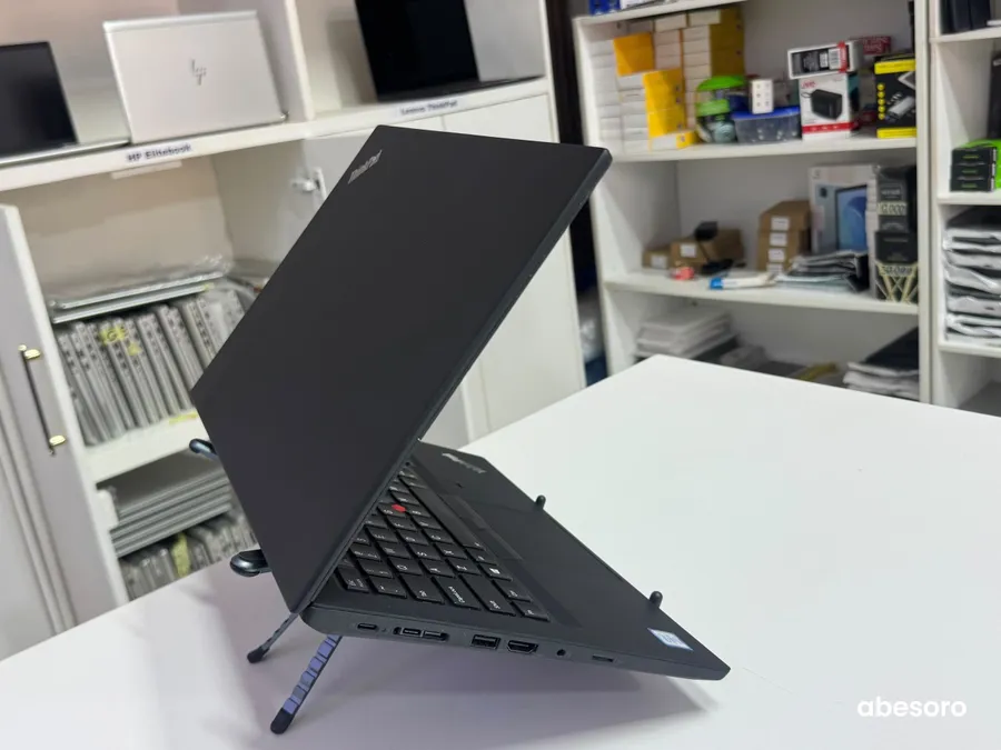 Lenovo ThinkPad T490 (image 7)