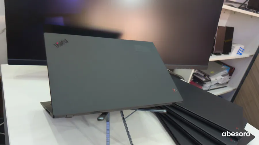  Lenovo ThinkPad X1 Carbon Gen 7 (image 4)