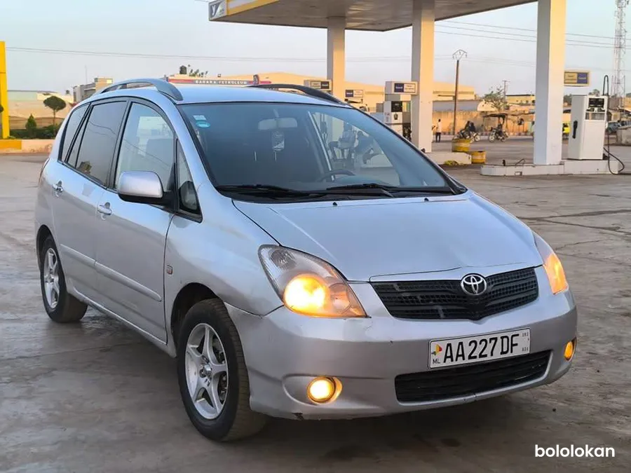 Toyota corolla verso 2005 (image 3)