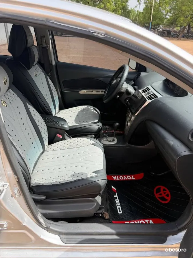 TOYOTA YARIS  BERLINE ANNE 2008 (image 6)
