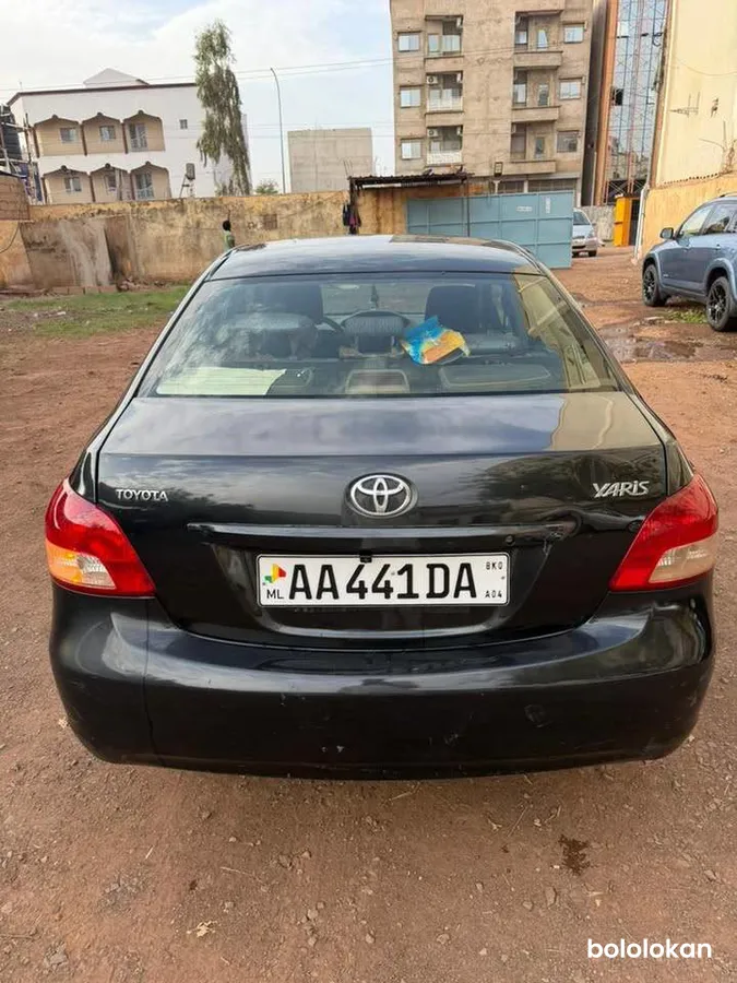 Toyota yaris année 2010 (image 3)