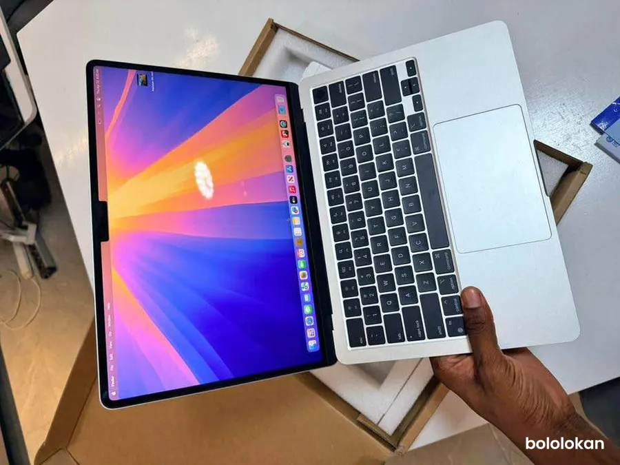MacBook Air M2 (image 1)