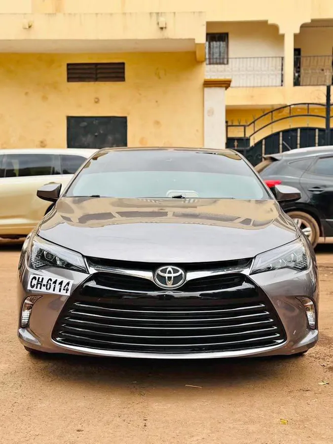 Toyota Camry LE Hybride 2016 (image 1)