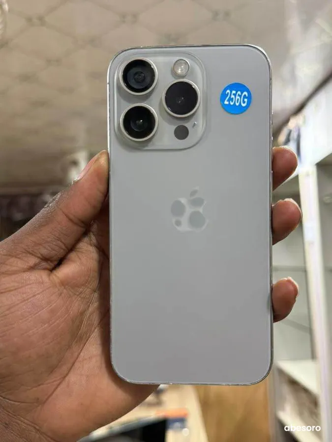 iPhone 15 pro 256 Go (image 2)