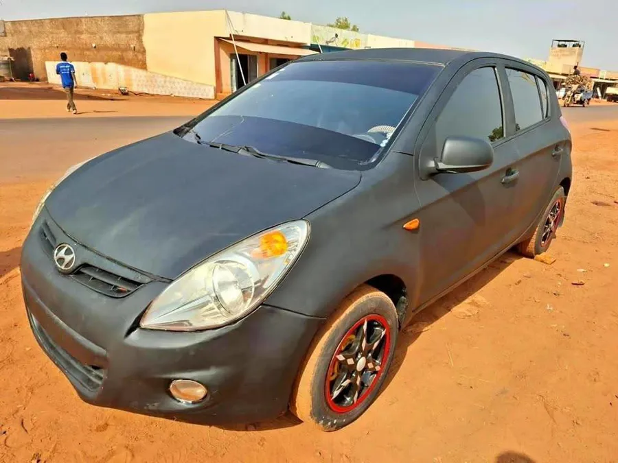 HYUNDAI i20 année 2011 (image 1)