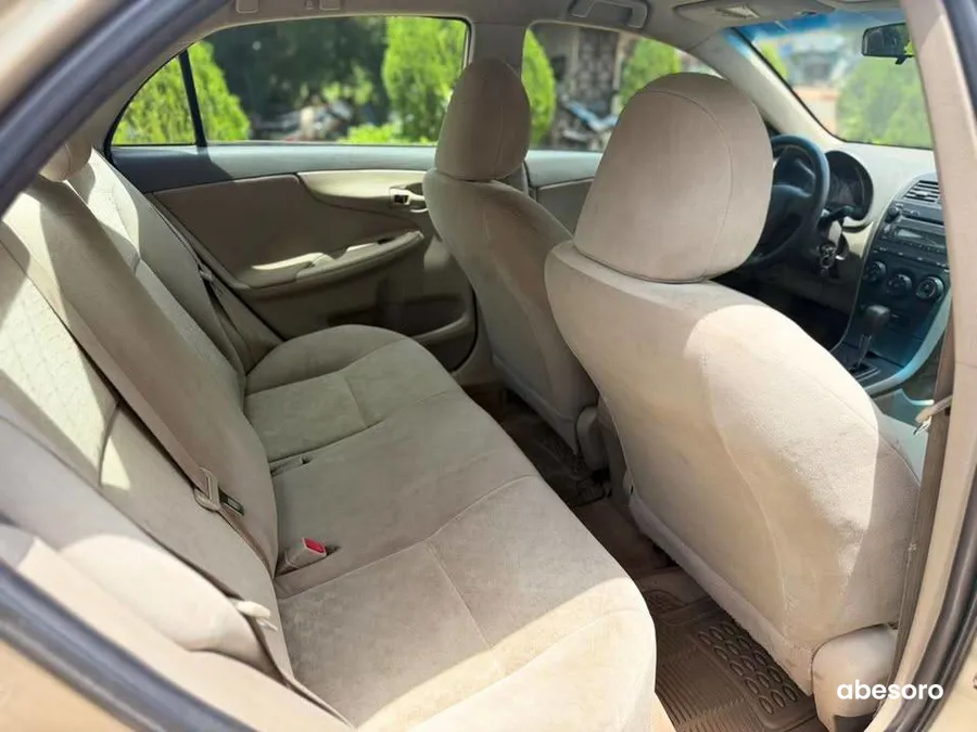 TOYOTA COROLA LE (image 2)