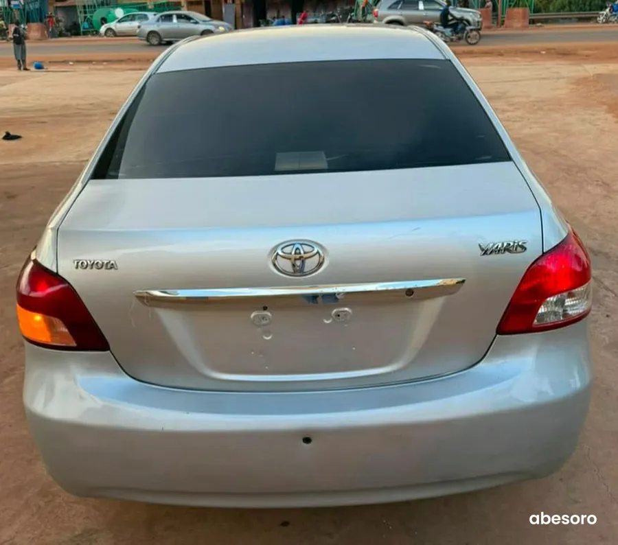 TOYOTA YARIS BERLINE 2009 (image 3)
