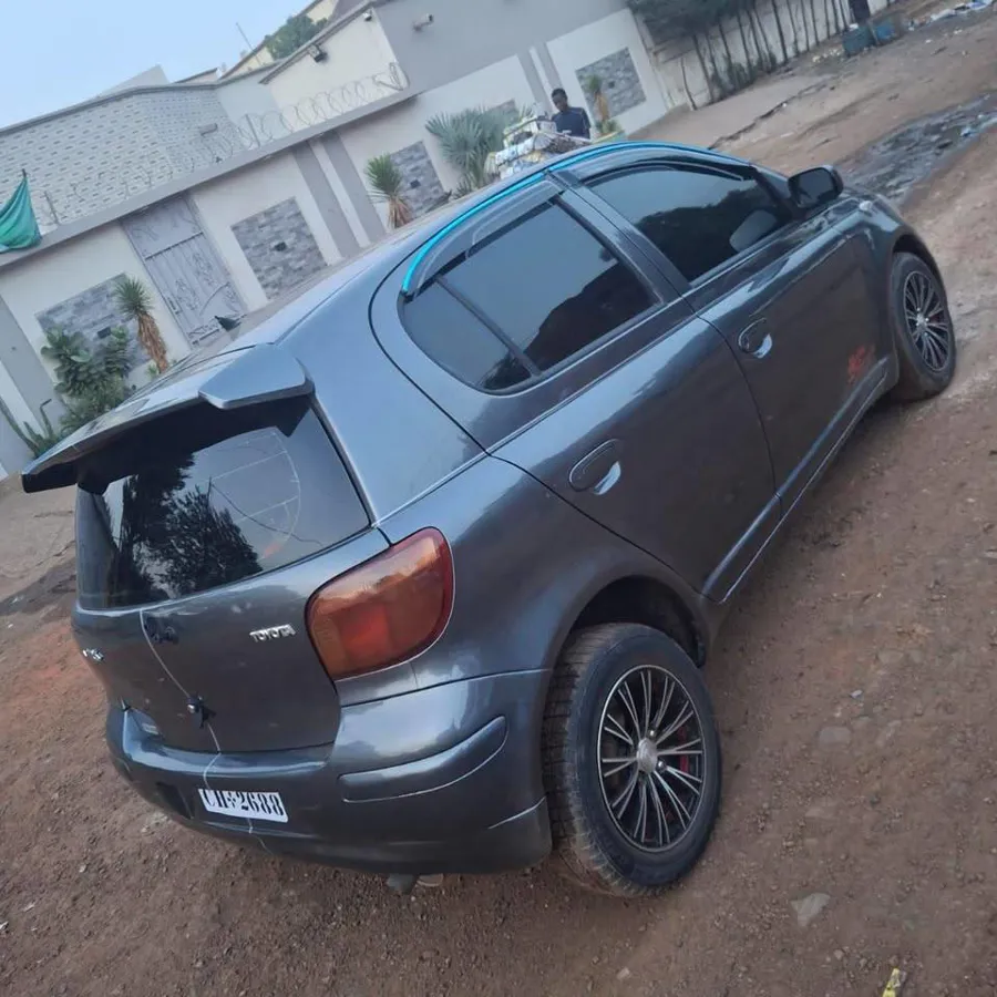 Toyota Yaris 2005 (image 2)