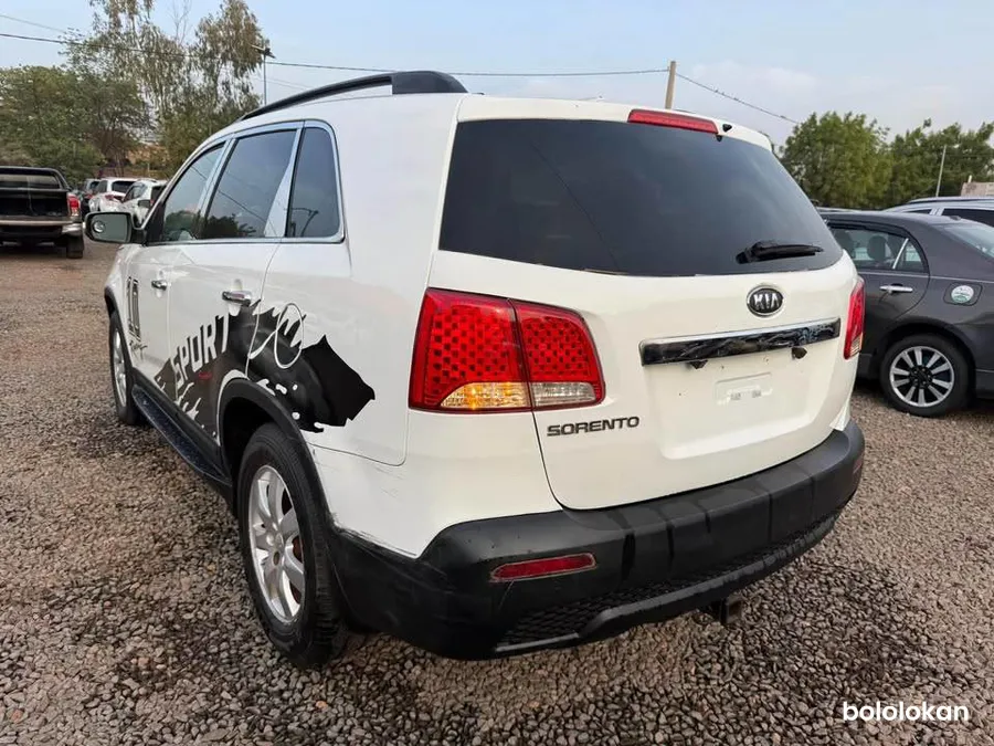 Kia Sorento 2012 (image 4)