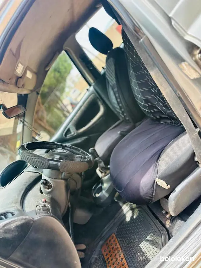 TOYOTA YARIS 2005 (image 10)