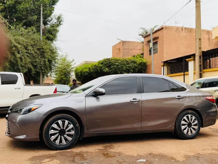 Toyota Camry LE Hybride 2016 (image 8)