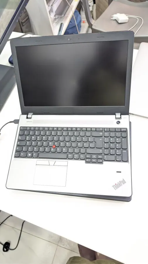 Lenovo ThinkPad E570 (image 8)