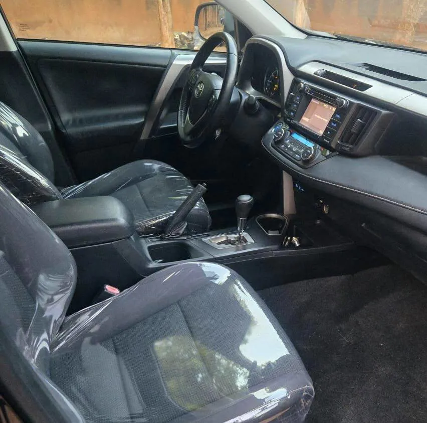 TOYOTA RAV4 XLE HYBRID ANNÉE 2016 (image 2)