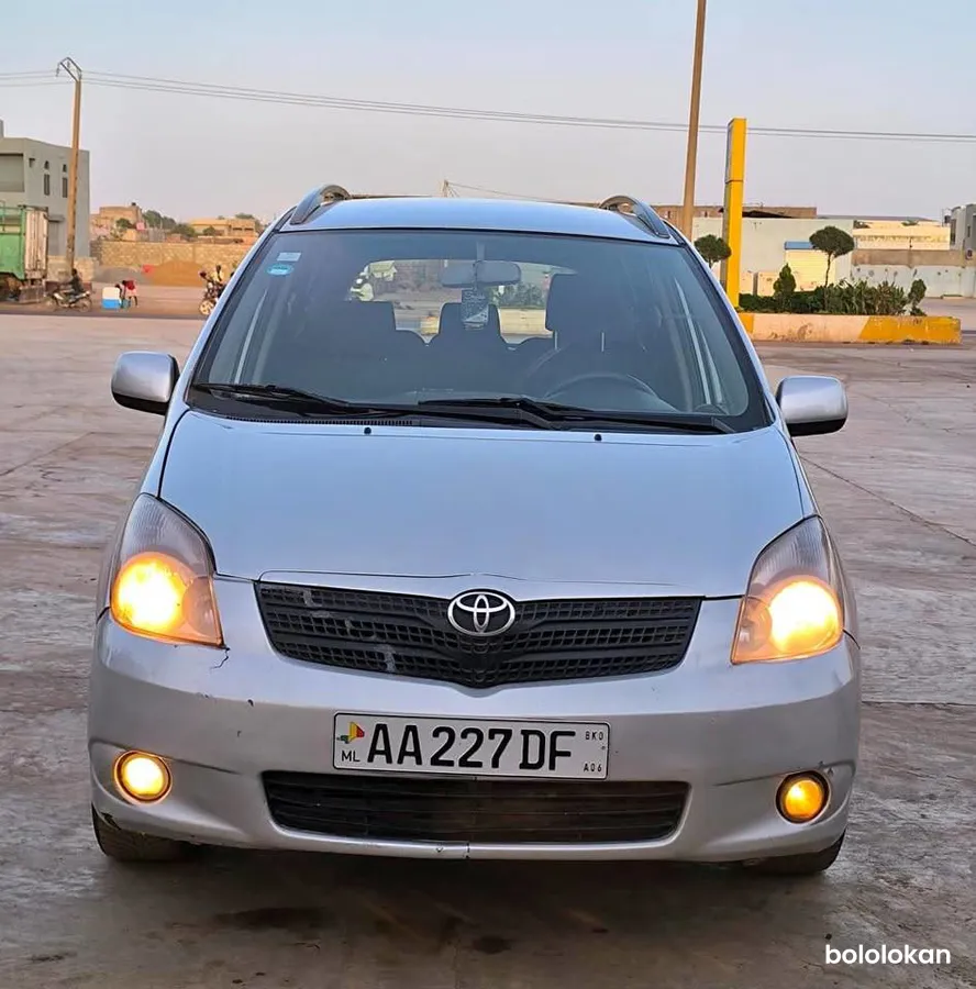 Toyota corolla verso 2005 (image 1)