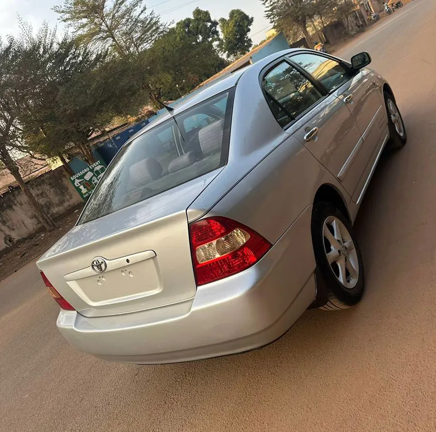 Corolla alpha 2005 (image 6)