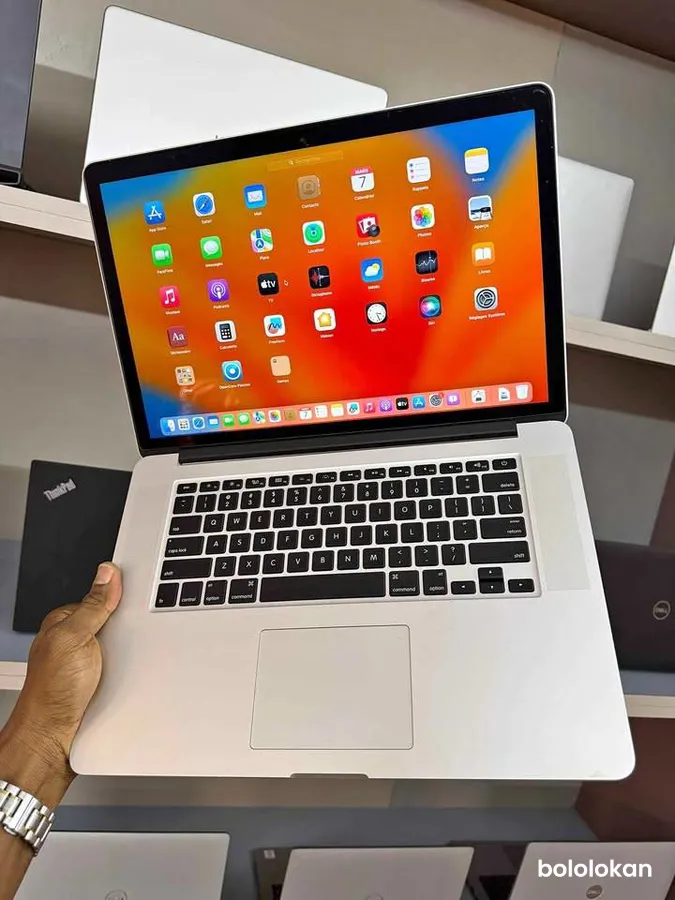 Apple MacBook Pro Retina 15” (image 1)