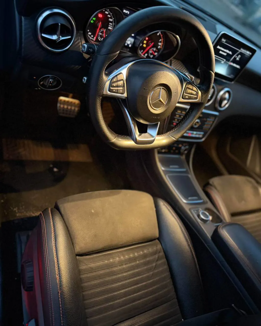 MERCEDES A 180 ANNEE 2016 (image 2)
