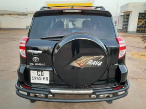 Toyota rav 4 , essence climatisée automatique