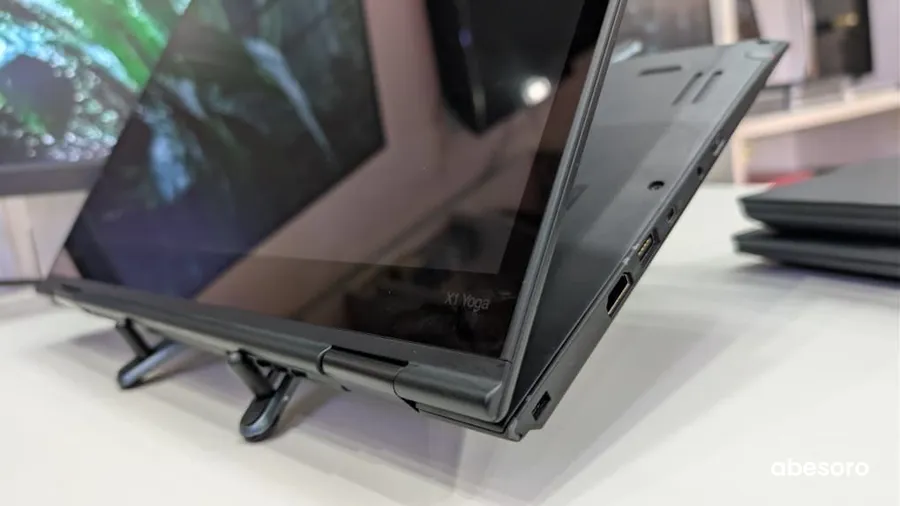 Lenovo ThinkPad X1 Yoga 3rd Gen (image 7)