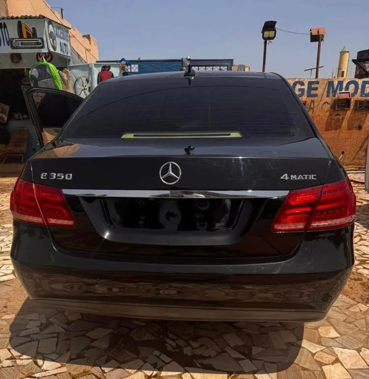 Mercedes E350 4 Matic (image 2)