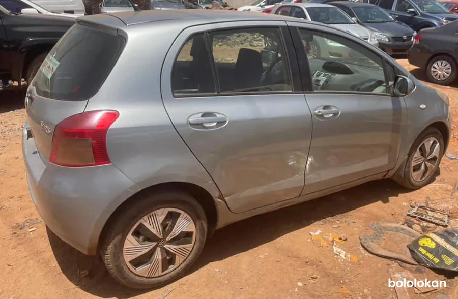 Toyota yaris break smake b (image 3)